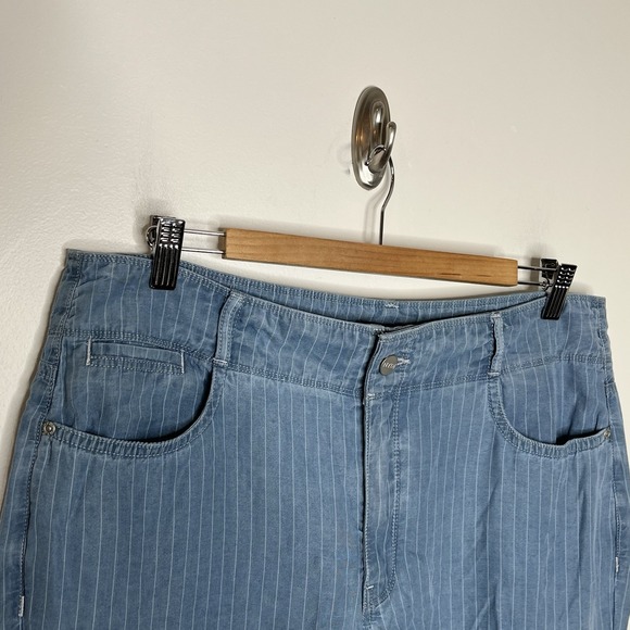 NYDJ High Rise Brigitte Wide Leg Capri Pants Blue Striped Womens 12 Chambray - Picture 2 of 9